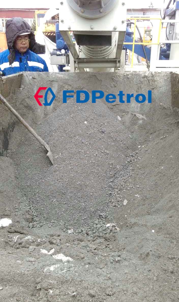 Solids discharged from cuttings dryer OBM drilling waste management system for GAZPROM(图2)