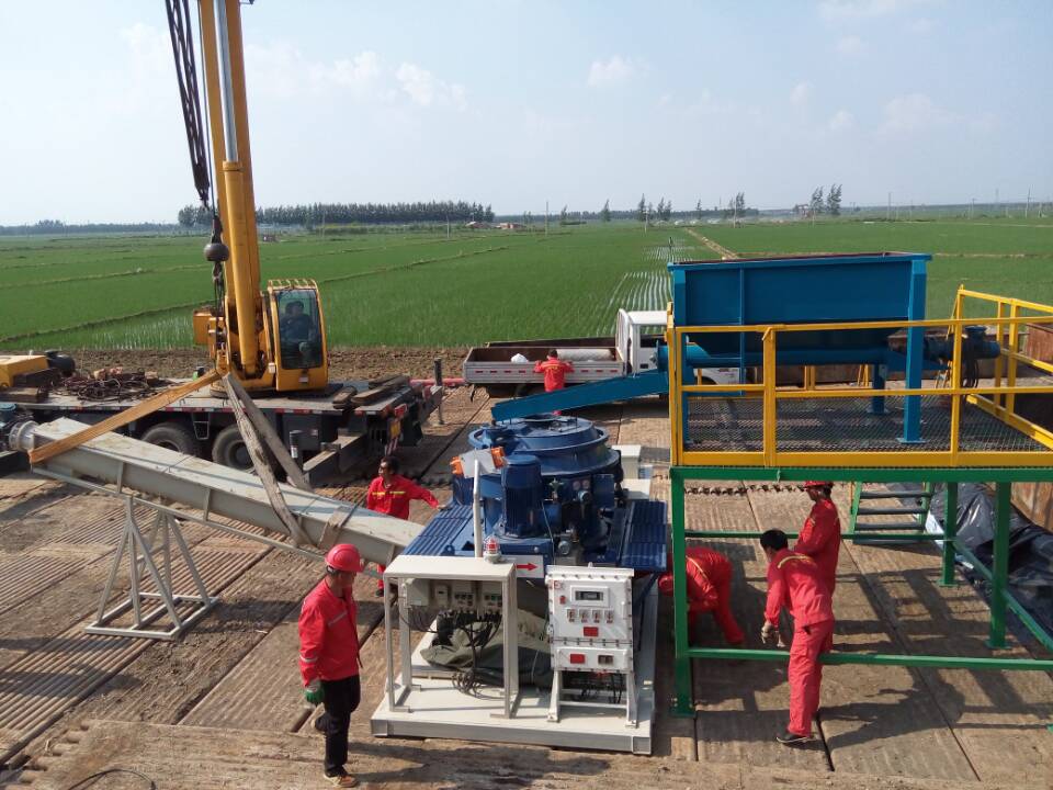 OBM waste management system Vertical cuttings dryer working in Liaohe oilfield(图1)