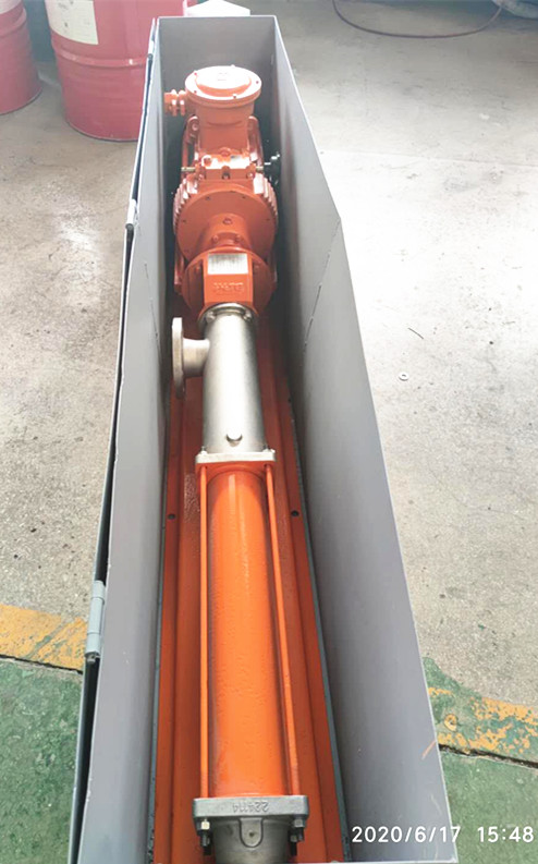 High Standard Centrifuge for World Leading Oilfield Service(图2) Centrifuge feed pump